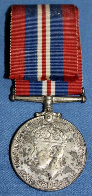 Canadian Silver World War Ii 1939 - 1945 War Medal With Ribbon - Org.  Box 2