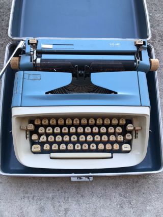Vintage Royal Safari Portable Typewriter With Case.  Blue & White Made In Usa
