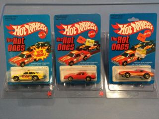 Hot Wheels.  The Hot Ones.  Taxi,  80 Firebird & Corvette Stingray.  Ho Gd.  1981 Bps
