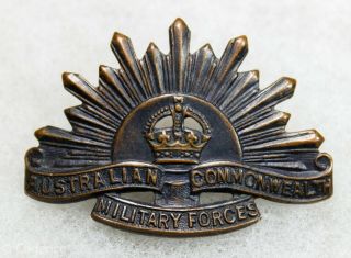 Ww2 Australian Commonwealth Military Forces Cap Badge Kg Luke No Pin.  F307
