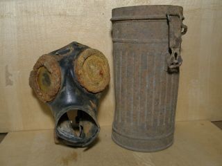 Ww2 German Army Gas Mask With Canister.