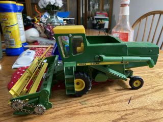 1/16th Scale John Deere 6600 Combine With Chain Drive