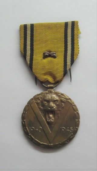 Vintage Ww Ii Belgium Commemorative Medal Of The War 1940 - 45 With Swords