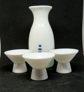 Vintage White Porcelain Sake Set Made In Japan (bx21/458)