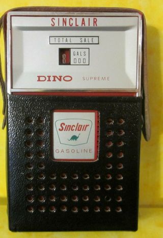 Vintage Sinclair Gasoline Dino Gas Pump Transistor Radio w/box & it 3