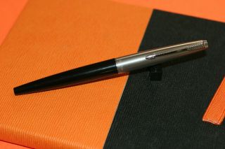 Parker Made In England Old Vintage Black Fountain Pen F Steel Nib