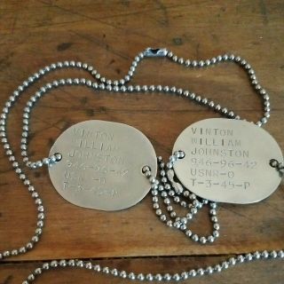 Wwii Us Navy Dog Tag Pair With Chain.