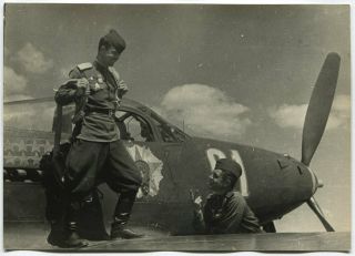 Wwii Xl Press Photo: Russian Flying Ace Pilot On Us Bell P - 39 Airacobra Wing