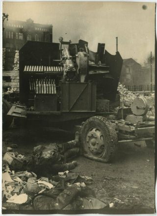 Wwii Press Photo: Destroyed Flak Anti - Aircraft Gun In Berlin Center,  May 1945