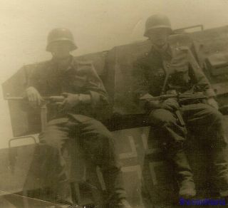 Port.  Photo: Rare German Elite Waffen Soldiers W/ Mp - 40 Sub - Mg 