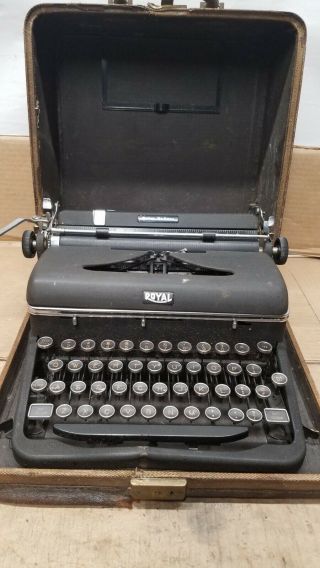 Vintage Royal Typewriter Quiet De Luxe Deluxe Portable With Carrying Case