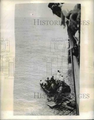 1942 Press Photo Rescue Of Crew Of British Vessel Struck By U Boat Torpedo
