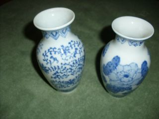 Vintage Oriental Style Blue & White Floral Pattern Porcelain Vase