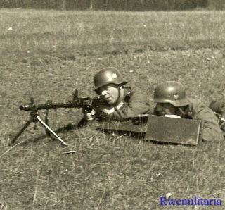 Deadly Prone Wehrmacht Mg - 34 Machine Gun Team At Ready In Field