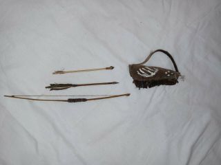 Authentic Hand Made Native American Miniature Bow And Arrow Quiver Set