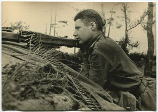 Wwii Large Size Photo: Russian Gunman At The Frontline,  Poland Debica Aug 1944