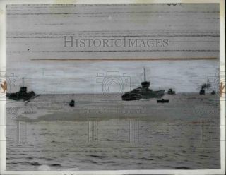 1943 Press Photo Allied Ship Convoy At Shores Of Italy - Nem11534
