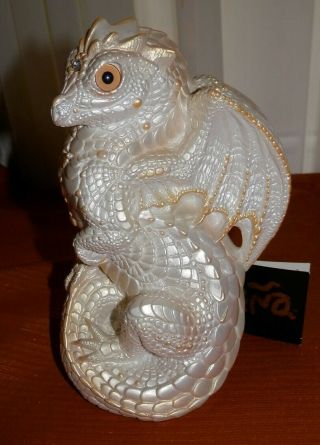 Pena Windstone Editions Pearl White & Gold Young Dragon With Tag - Ec