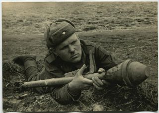 Wwii Photo: Russian Soldier Posing With German Panzerfaust Anti - Tank Grenade
