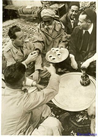 Press Photo: Hearts & Minds Luftwaffe Afrika Korps Officers & Arabs Share Tea