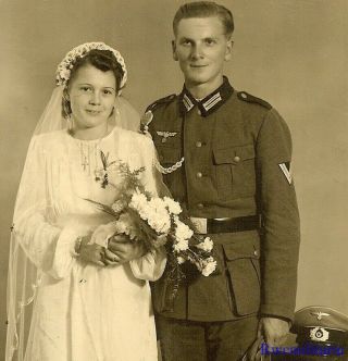 Port.  Photo: Loving Studio Pic Wehrmacht Obergefreiter Posed W/ Lanyard & Bride