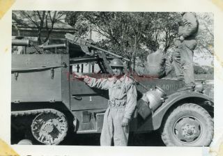 Wwii Photo - 1st Armored Division - Us Gi W/ Patch Posed By M2 Half - Track & Guns