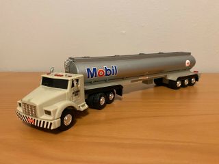 1993 - Mobil Oil/gas Toy Tanker Truck