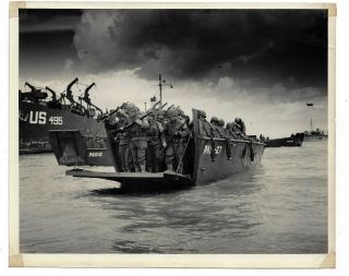 Uscg Photo World War Ii Us Soldiers Landing Barge Cherbourg Normandy 1944