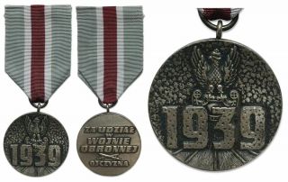 3319 Poland Polish Wwii Medal For Participation In The War Of Defense 1939 Origi
