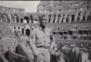 Wwii Snapshot Photo American Gi In Roman Coliseum Rome 1944 Italy 23