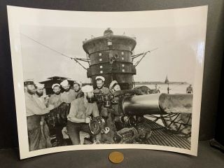 Ww2 Us Navy Photo,  Submarine Crew At Gun Station,  2 - 9 - 43,  Sunk 4 Ships 57