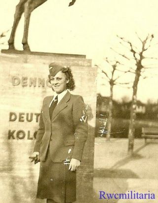 Rare Female Luftwaffe Helferin Blitzmädel Girl Posed By Monument Statue