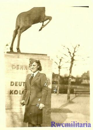 RARE Female Luftwaffe Helferin Blitzmädel Girl Posed by Monument Statue 2