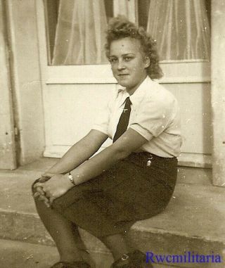 Rare Female Luftwaffe Helferin Blitzmädel Girl Posed Sitting On Steps