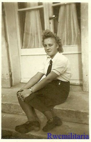 RARE Female Luftwaffe Helferin Blitzmädel Girl Posed Sitting on Steps 2