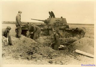 Press Photo: Best Wehrmacht Troops Digging In By Ko 