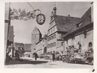 Wwii Photo Us Army Platoon Of 5 M5 Stuart Tanks In German Town 94
