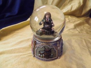 Harry Potter Musical Snow Globe W/hermoine Plays The Hp Theme