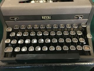 Vintage Royal Typewriter Quiet De Luxe 1949 ?