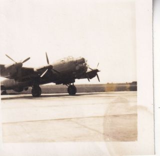 Wwii Snapshot Photo British Royal Air Force Raf Bomber On Airfield 42