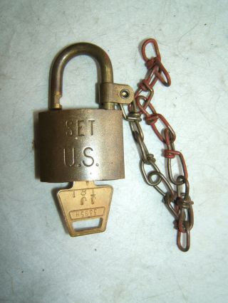 Ww2 Wwii Us U.  S.  Army Footlocker Lock & Key American Lock Company Vtg Old 1940s