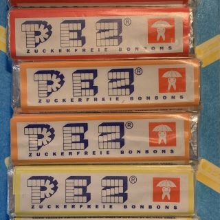 European Sugar Pez Card With 6 Candy Packs 1990 