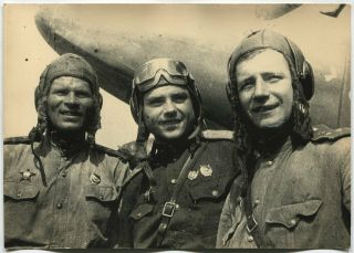 Wwii Press Photo: Russian Air Force Pilots,  16th Air Army,  1944