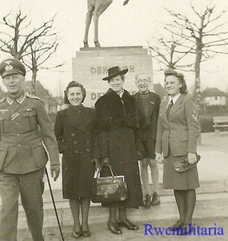 Rare Female Luftwaffe Blitzmädel Helferin Girl W/ Family By Monument (1)