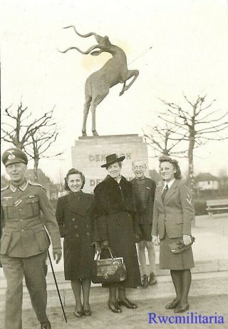 RARE Female Luftwaffe Blitzmädel Helferin Girl w/ Family by Monument (1) 2