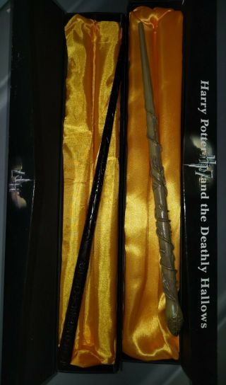 Harry Potter And The Deathly Hallows 2 Wands With Cases