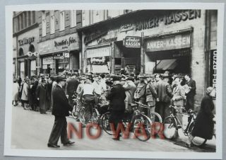 Wwii German Photo Soldiers & Civilians On Street In German City 1940