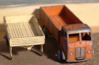 Dinky Toy.  420 Leyland Beaver & 415 Trailer only.  Play worn but complete. 3
