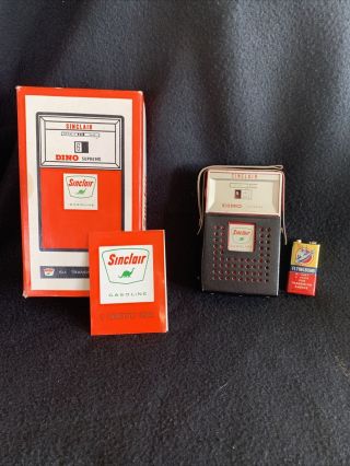 Sinclair Gasoline Dino Transistor Radio Vintage Gas Pump Box & Rocket Battery