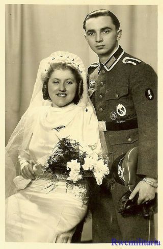 Port.  Photo: Best Pic Wehrmacht Signals Soldier W/ Sturmbazeichen,  Wound & Bride